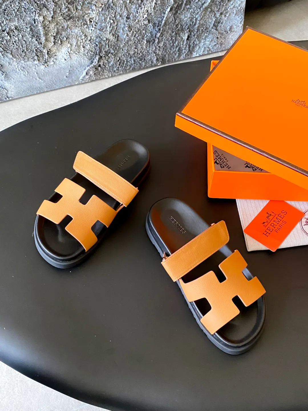 👟👟Ex-factory price 420👟👟 Men's size +10 𝐇𝐄𝐑𝐌𝐄𝐒Hermès slippers A must-have for summer🌞light luxury genuine leather slippers✨ dopamine slippers, add a touch of luxury to your summer💃! This pair of Erjiu slippers is made of original cowhide, with fine texture and good breathability, allowing you to wear them comfortably while keeping your feet fresh. The black and white tassel style is simple yet fashionable. The Velcro design makes it easy to adjust the tightness, making every step comfortable. Whether you go out for daily use or wear it for leisure at home, it can be used perfectly🏡👣. Moreover, this pair of slippers is not only suitable for girls, but boys can also find the right size! In the hot summer, let this pair of sandals become your foot savior. Code number: 35---44 (45 can be customized without return or exchange)